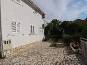Apartment Korina, Vrsi
